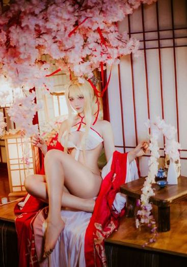 欧美翘臀床上写真视频_4K免费观看