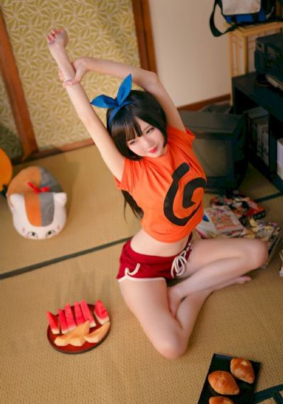 欧美时尚修身大牌女装_720动漫在线观看
